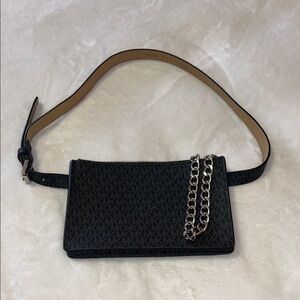 MICHAEL Michael Kors Black Crossbody Bag with Sleek Design